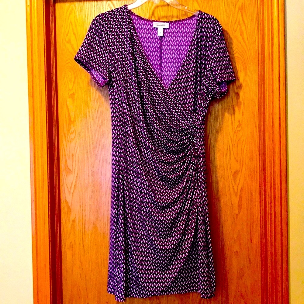 Dress Barn Geometric print surplice wrap dress purple black white size 10 EUC